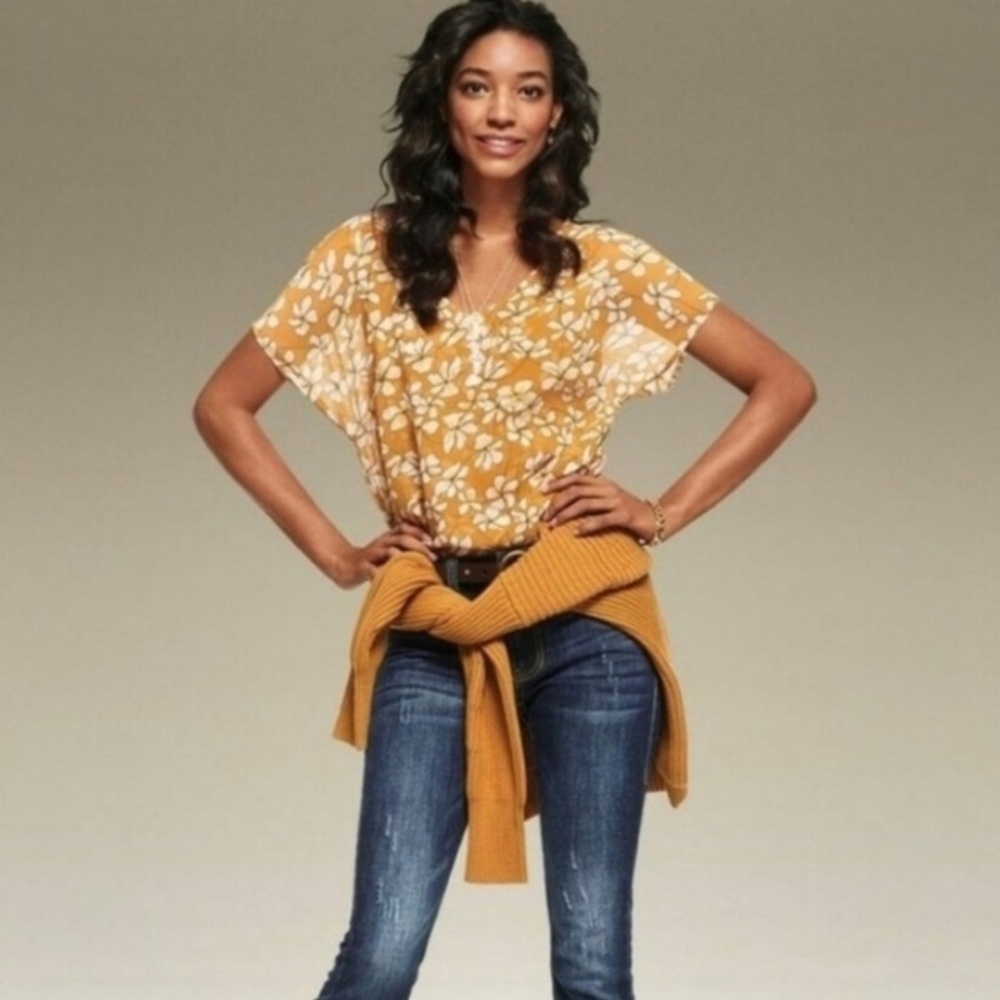 CABI Thrive Style #3598 Yellow floral Short sleeve Blouse Top Women's Xsmall